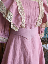 Load image into Gallery viewer, Edwardian V-Shape Belt
