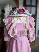 Load image into Gallery viewer, Edwardian V-Shape Belt
